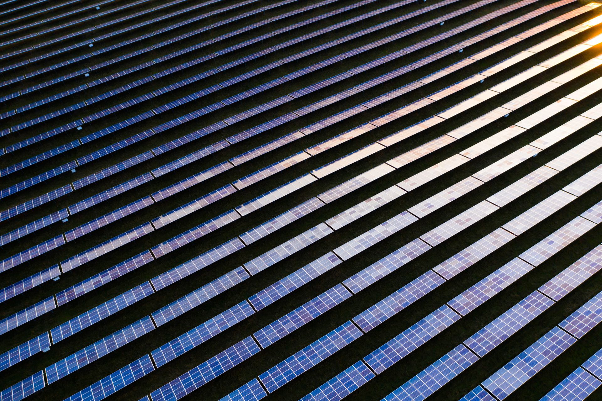 UK Renewables Surge: Record Solar, Battery & Heat Pump Uptake in 2025